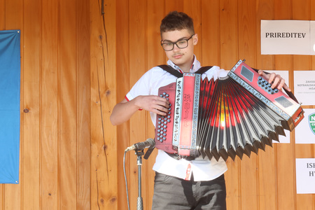 Kulturna prireditev Na lepi Menišiji 34 Foto Ljubo Vukelič